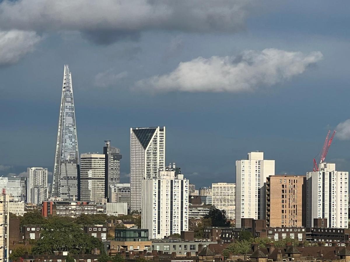St George Thames Apartment London Exteriör bild