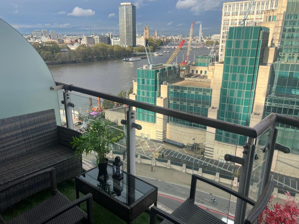 St George Thames Apartment London Exteriör bild