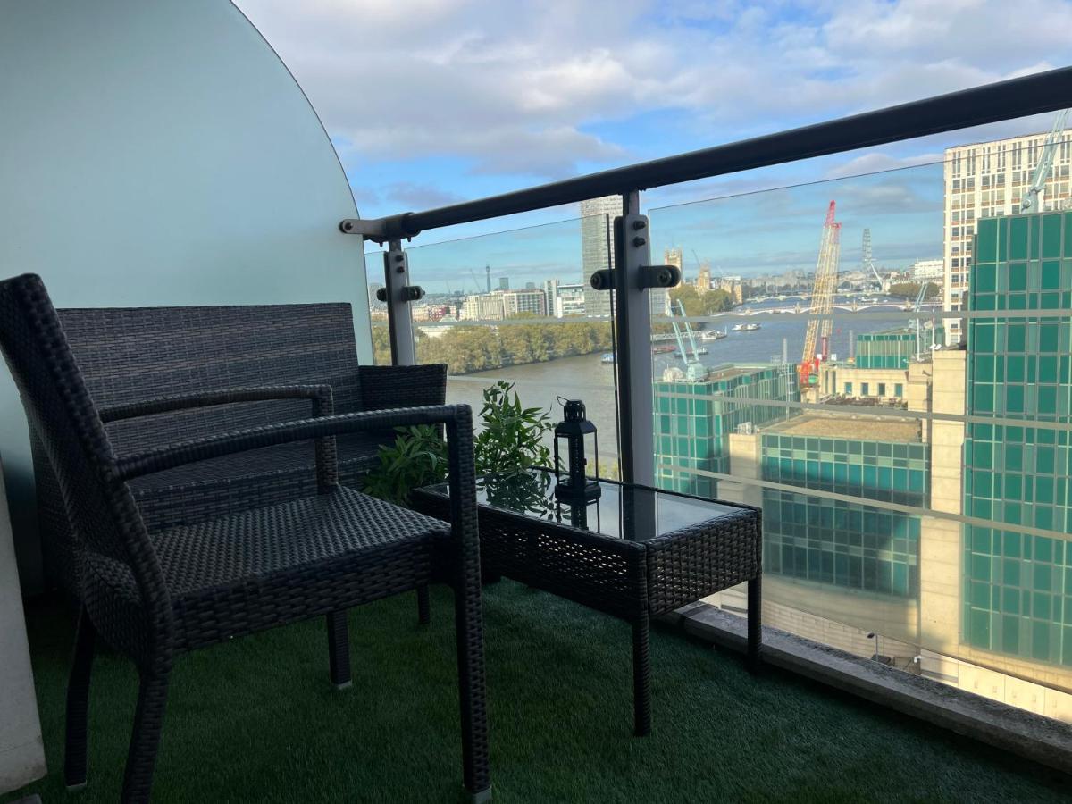 St George Thames Apartment London Exteriör bild
