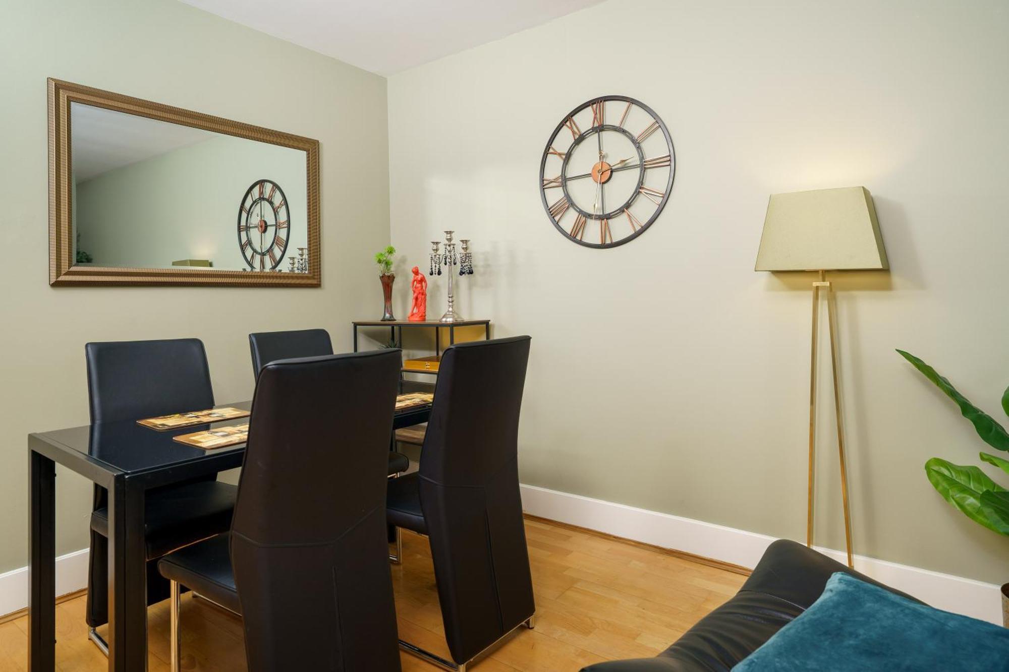 St George Thames Apartment London Exteriör bild